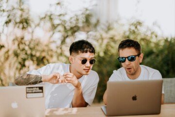 twee mannen aan het werk